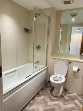 Metro Haven Escape - Elite apartment - Wifi Included - Parking included